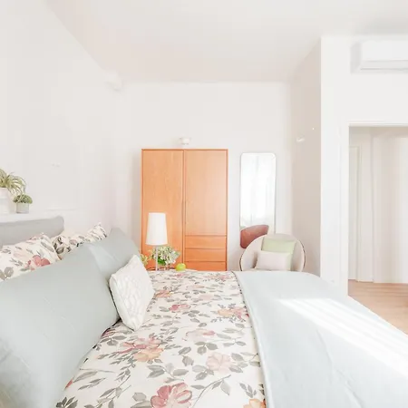 Letizia Terrace Apartment *